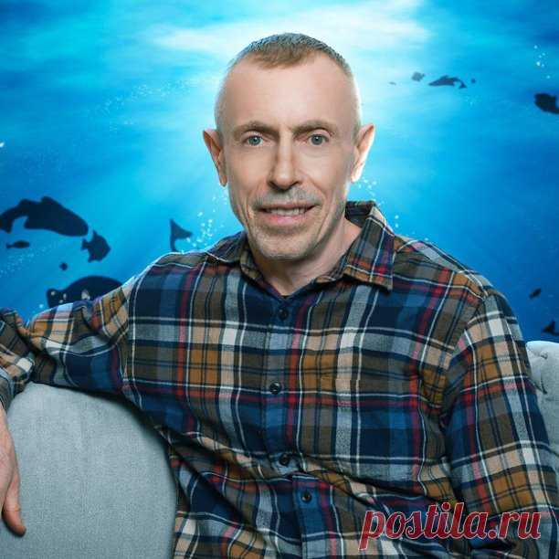 3 ВАРИАНТА ПРИГОТОВЛЕНИЯ КОРНЕЙ ДЕВЯСИЛА
О которых я расскажу в этом посте!

Но сначала стоит отметить его влияние на организм. Отвар девясила имеет:
1. Отхаркивающие действие
2. Мочегонное действие
3. Кровоостанавливающее действие
4. Желчегонное действие

А теперь переходим к способам приготовления корней девясила:

Столовую ложку измельчённых корней девясила заливают стаканом кипятка. Кипятят 10-15 минут, охлаждают в течение 30 минут и процеживают. Назначают в тёплом вид...