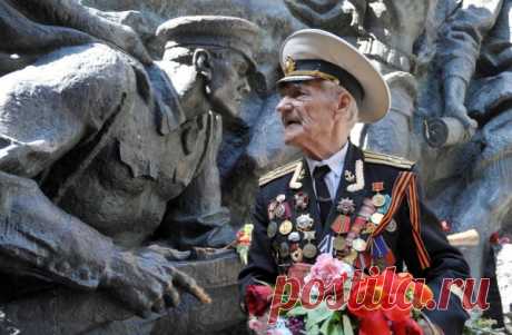 Один дед-фронтовик против всей бандеровской Украины.