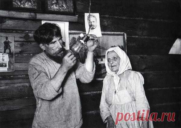 Советская Россия в объективе Аркадия Шайхета (17 фото) | Чёрт побери Подборка фотографий 1925-1930 годов — ходоки, выборы в советы, крестьянский курорт. Лампочка Ильича 1925 г. Ну, а это фото, кажется, с детства всем знакомо. Единогласно. Выборы в местные советы 1925 г. А этот снимок я бы назвал 
