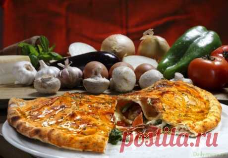 Пицца calzone c баклажанами и шампиньонами от Daily-menu.ru, 117 ккал/100 г
