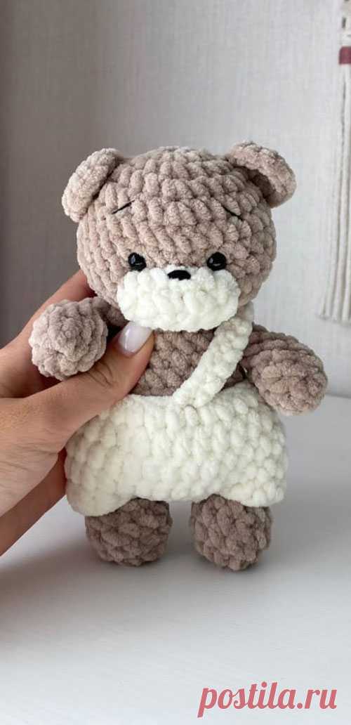 PDF Мишка крючком. FREE crochet pattern; Аmigurumi animal patterns. Амигуруми схемы и описания на русском. Вязаные игрушки и поделки своими руками #amimore - медведь из плюшевой пряжи, плюшевый медвежонок, мишка в шортиках.