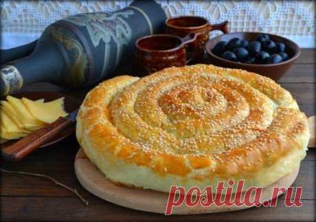 Спиральный пирог из слоеного теста