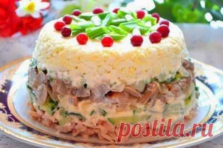 Куриный салат с яйцами и грибами | Банк кулинарных рецептов