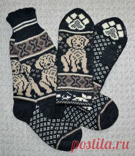 Wool socks and Mittens set, Hand Crafted, 100% wool , M / L, folk art,  labrador dog golden retriever puppy, fair isle Norwegian hand crafted 100% wool socks and mittens set  Sized for adult The sock measures 9.5 inches from heel to toe and 11.5 inches from the top of the sock to the bottom of the heel . Mittens measured 11.5 long, 4 wide and 2,5 thumb.  Please check out fine Norwegian hand crafted 100% wool socks and mittens with style! Fabulous warm and cozy socks that a...