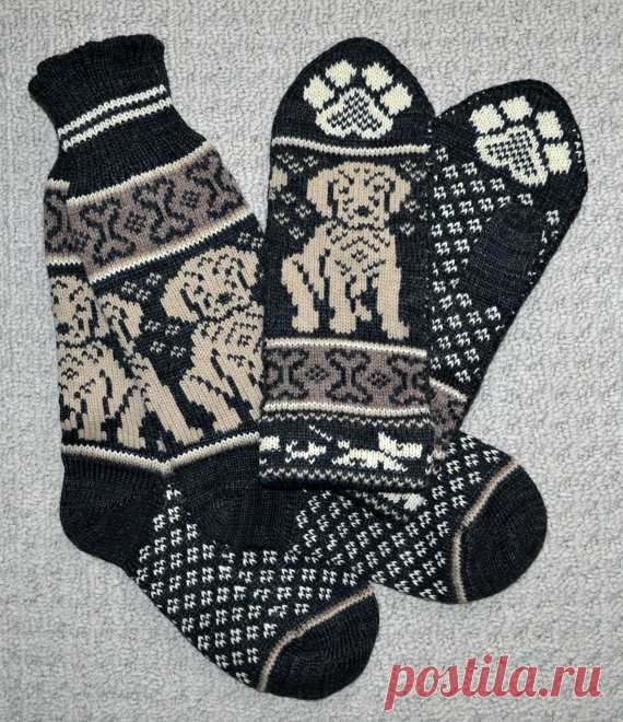 Wool socks and Mittens set, Hand Crafted, 100% wool , M / L, folk art,  labrador dog golden retriever puppy, fair isle Norwegian hand crafted 100% wool socks and mittens set  Sized for adult The sock measures 9.5 inches from heel to toe and 11.5 inches from the top of the sock to the bottom of the heel . Mittens measured 11.5 long, 4 wide and 2,5 thumb.  Please check out fine Norwegian hand crafted 100% wool socks and mittens with style! Fabulous warm and cozy socks that a...