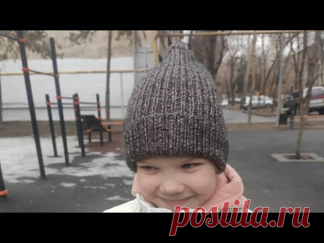 Весенняя шапочка с интересной макушкой