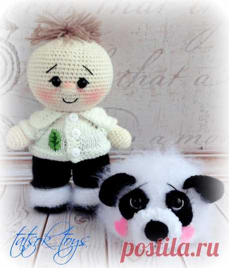 PDF Пупс в костюме панды. FREE amigurumi crochet pattern. Бесплатный мастер-класс, схема и описание для вязания игрушки амигуруми крючком. Вяжем игрушки своими руками! Куколка, кукла, doll, puppet, puppe, marioneta, fantoche. #амигуруми #amigurumi #amigurumidoll #amigurumipattern #freepattern #freecrochetpatterns #crochetpattern #crochetdoll #crochettutorial #patternsforcrochet #вязание #вязаниекрючком #handmadedoll #рукоделие #ручнаяработа #pattern #tutorial #häkeln #amigurumis #dolls