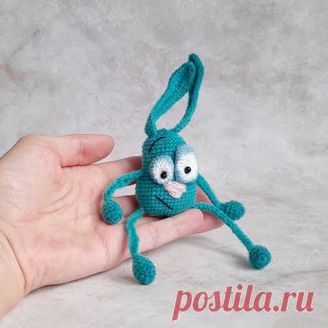 PDF Пучеглазик крючком. FREE crochet pattern; Аmigurumi toy patterns. Амигуруми схемы и описания на русском. Вязаные игрушки и поделки своими руками #amimore - зверюшки, зайка и котик, заяц с котом, зайчик, кролик, зайчонок, котёнок, крольчонок.