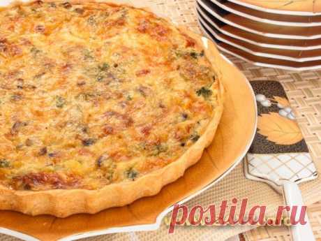 Лоранский пирог с курицей, грибами и брокколи