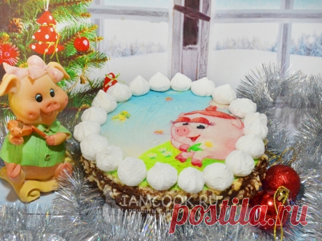 Торт «Свинка» на Новый 2019 год (со сгущенкой) — рецепт с фото Сегодня мы оформим обычный торт с какао вафельной картинкой, подобрав сюжет, подходящий для Нового года Свиньи 2019.
