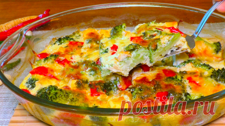 Запеканка с брокколи. Запеканка с брокколиДля приготовления этого вкусного блюда из брокколи, нам понадобится один вилок брокколи весом примерно 400 г. Брокколи промываем и разбираем на соцветия, для этого делаем надрез у корня ножки, обрабатываем так всю капусту. Затем, в зависимости от размера соцветий, разрезаем их на 3-4 части, делая надрез на ножке, разрываем руками.Доводим до кипения 2 л воды, добавляем пол чайной ложки соли и отправляем капусту в кипящую воду, накрываем крышкой и ждём…