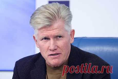 Олимпийский чемпион рассказал о тоске иностранцев по россиянам на турнирах. Двукратный олимпийский чемпион по биатлону Дмитрий Васильев рассказал, что иностранцы тоскуют по россиянам на международных турнирах. «Многие иностранные специалисты говорят мне, что соскучились по российским спортсменам и явно не хватает их. Особенно с точки зрения ликвидности завоеванных медалей», — заявил он.