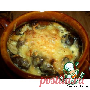 Пельмени с грибами в горшочках - кулинарный рецепт