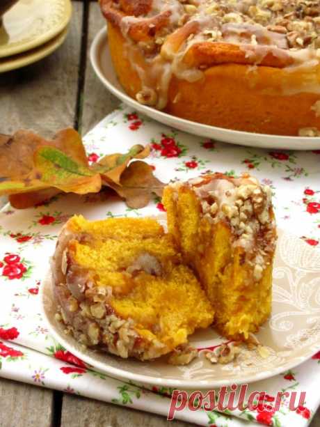 Тыквенные булочки с орехами и коричневым сахаром