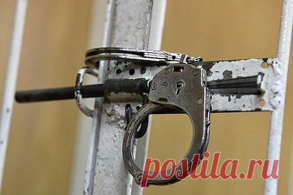 В Бурятии арестовали бывшего спикера Народного хурала по делу о мошенничестве. Советский районный суд Улан-Удэ арестовал до 29 мая бывшего председателя Народного хурала Бурятии Цырен-Даши Доржиева по делу о мошенничестве. Экс-спикер обвиняется в двух преступлениях по части 4 статьи 159 УК РФ, о его аресте ходатайствовали следователи регионального управления ФСБ.