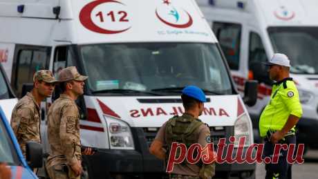 В Турции в результате крупной аварии погибли 10 человек. В результате крупной аварии на северо-западе Турции 10 человек погибли и 59 пострадали. Об этом сообщает телеканал TRT. По данным канала, на междугородной трассе в провинции Сакарья столкнулись семь транспортных средств. Глава Минздрава ...