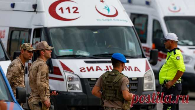 В Турции в результате крупной аварии погибли 10 человек. В результате крупной аварии на северо-западе Турции 10 человек погибли и 59 пострадали. Об этом сообщает телеканал TRT. По данным канала, на междугородной трассе в провинции Сакарья столкнулись семь транспортных средств. Глава Минздрава ...