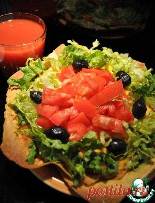 Традиционный мексиканский пирог Taco Pie из чечевицы, мяса и овощей