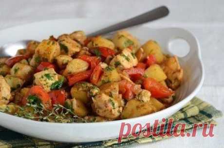 8 советов хозяйкам для приготовления вкусного картофеля
Сохрани себе на страницу!
1. Отварной картофель будет вкуснее, если добавить в воду 3–4 зубчика чеснока, луковицу или немного укропа.
2. Картофель быстрее сварится, если в воду добавить ложку маргарина.
3. Чтобы на старом картофеле при варке не появились синие пятна, в воду нужно добавить немного уксуса.
4. Молодой картофель легко очистится, если предварительно опу