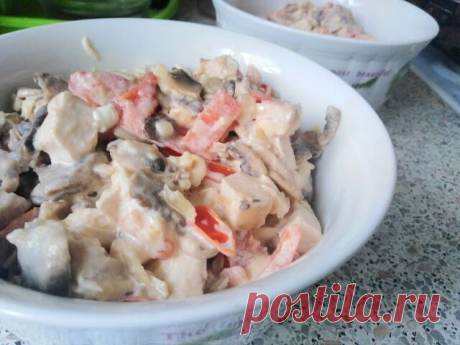 Праздничный салат "Искра счастья"

Потребуется:

Отварная куриная грудка – 2шт
Шампиньоны свежие -200 г
Лук репчатый – 1шт
Сыр – 100г
Помидор (сорт Сливка) – 3шт
Зелень (петрушка и кинза) – 1 пучок
Майонез
Соль по вкусу

Рецепт приготовления:
Режем и обжариваем грибы с луком. Когда приготовится, остужаем грибы и выкладываем в миску. Также в миску добавляем порезанные мелко помидоры, зелень, трем сыр на крупной терке. Добавляем майонез и перемешиваем. Солим по вкусу.