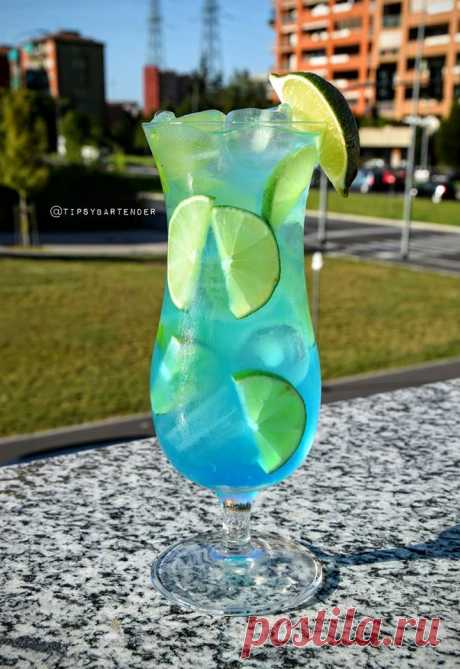 Blue Peach on the Beach Cocktail - TipsyBartender.com