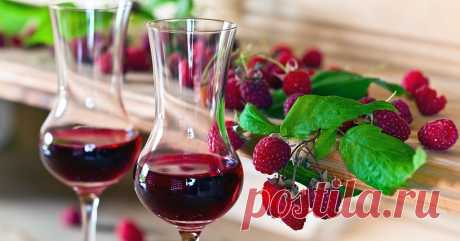 Вино, ликер и настойка из малины – 6 проверенных рецептов Новый дачный сезон – самое время поэкспериментировать с напитками из любимых ягод.