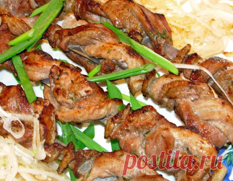 Шашлык, сплетенный из трех видов мяса