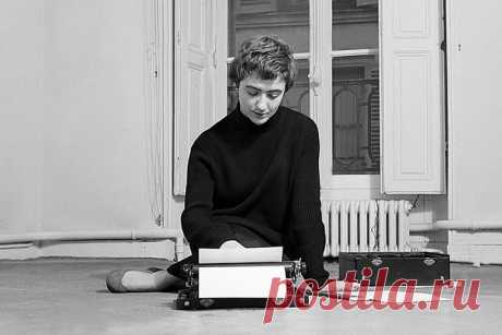 Вспоминая Франсуазу Саган...  «Она была не только потрясающим автором, глубоко чувствующим жизнь и умевшим отразить в своих произведениях весь калейдоскоп человеческих эмоций, она была ярчайшей личностью своей эпохи», - писал о ней Жаль-Поль Сартр.
