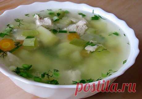 Суп с курицей и кабачками.