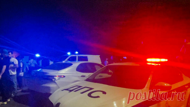 После перестрелки в Дагестане госпитализированы три человека. В селе Леваши в Дагестане после перестрелки с огнестрельными ранениями и переломами госпитализированы три человека. Об этом сообщает РИА Новости со ссылкой на информационное донесение администрации Левашинского района. В районную ...