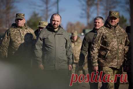 Украинское командование призвали не пить для «победы над совком». Депутат Верховной Рады Украины от фракции «Слуга народа» Марьяна Безуглая призвала запретить пить украинскому командованию для «победы над совком». По ее словам, речь идет не просто о формальном запрете, а изменении отношения, в том числе с помощью личного примера от высшего руководства.