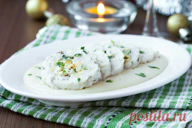 ТЯПАНОЕ ТЕЛЬНОЕ С ЯЙЦОМ И ЛУКОМ ПОД СОУСОМ БЕШАМЕЛЬ.