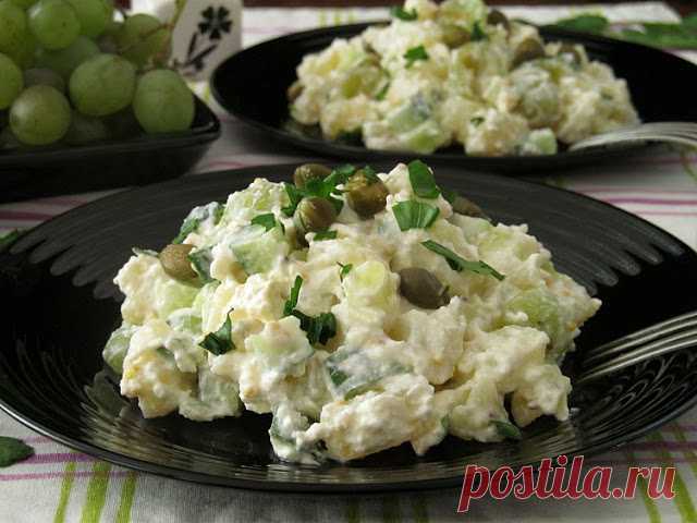 Постигая искусство кулинарии... : Пикантный картофельный салат с соусом из йогурта и брынзы