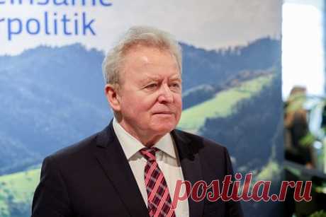 Еврокомиссия призвала Украину увозить из Европы свое зерно. Еврокомиссар по сельскому хозяйству поляк Януш Войцеховский призвал Киев к сотрудничеству в продаже зерна третьим странам. Представитель Еврокомиссии добавил, что надеется на сотрудничество и содействие со стороны Киева, который, по его мнению, должен войти в положение европейских аграриев.