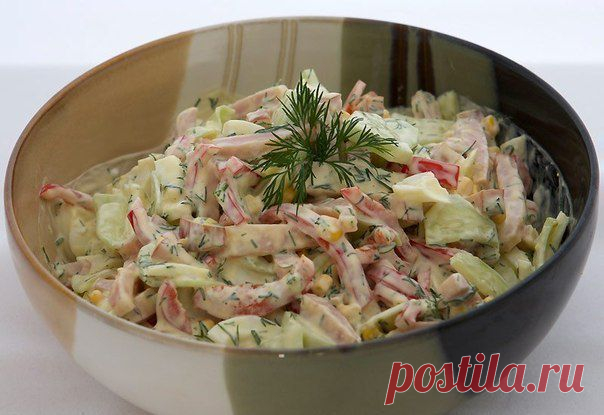 Очень вкусный салат с яйцом и ветчиной.