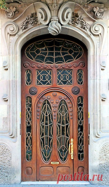 Двери эпохи модерна в Будапеште, Гамбурге, Брюсселе, Барселоне, Риге и Вене.