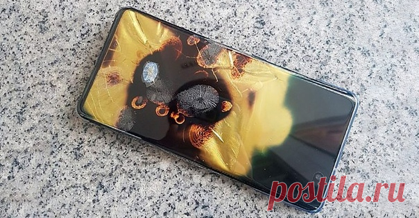 Samsung Galaxy S10 5G загорелся после падения Помните, чем «отличился» смартфон Galaxy Note 7? Да, все правильно, эти телефоны имели склонность взрываться и загораться без видимой на то причины. Причина нашлась позже, когда было проведено расследование, и заключалась в некачественной сборке аккумулятора устройства. Производитель пытался решить эту проблему, но все тщетно – смартфоны продолжали гореть с нарастающей частой. Чтобы не растерять весь …