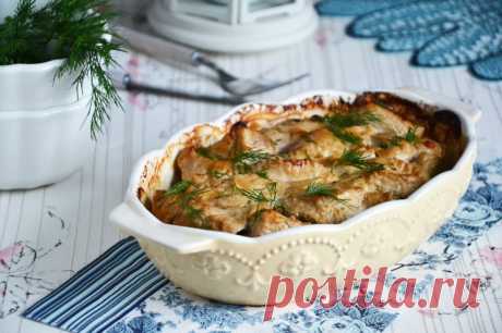 Индейка в сметане в духовке. Неизменно вкусно  как быстро летит время)
