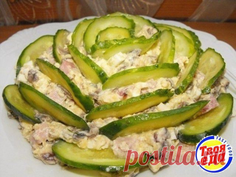 Изумрудный салат с сыром и ветчиной