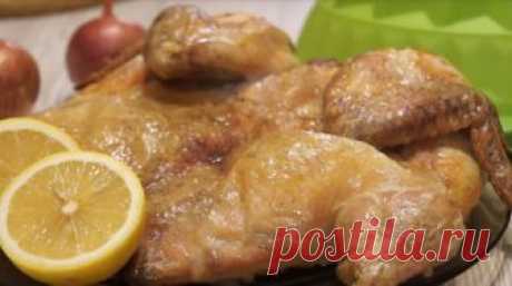 Курица на соли в духовке 
Однажды подруга меня угостила потрясающе вкусным блюдом — это была курица на соли в духовке. Очень нежная, сочная курочка, запеченная в духовке, была необыкновенно мягкой, нежной и просто таяла во рт…