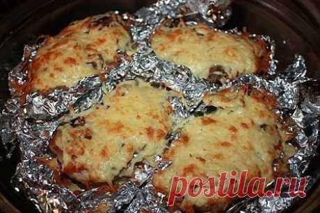Мясо в фольге с грибами и помидорами