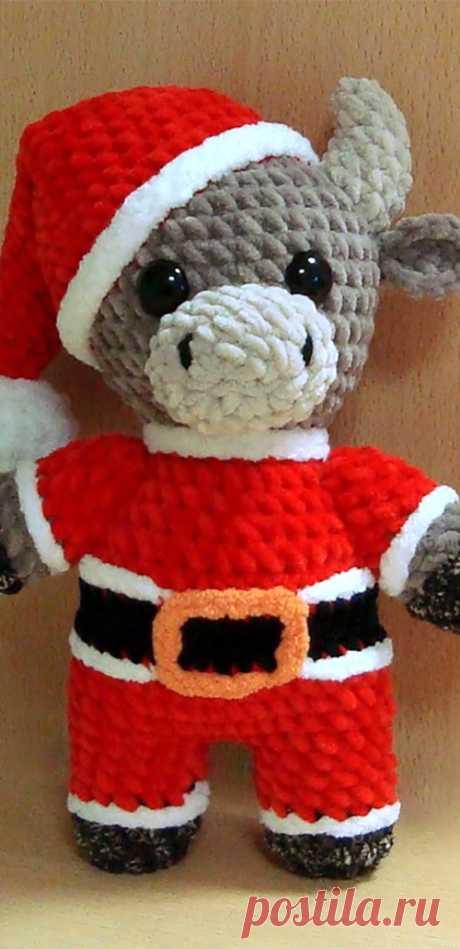 PDF Новогодний Бычок крючком. FREE crochet pattern; Аmigurumi animal patterns. Амигуруми схемы и описания на русском. Вязаные игрушки и поделки своими руками #amimore - корова, коровка, телёнок, плюшевый бык, бычок из плюшевой пряжи, Новый год.
