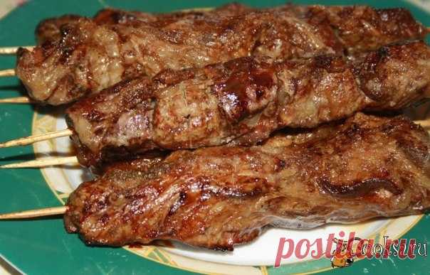 Шашлык из говяжьей печени в жировой сетке Шашлык из говяжьей печени в жировой сетке Печень в жировой сетке - это блюдо отлично готовится и на мангале, и на сковороде! Печень получается нежной и очень сочной, главное, не пересушить ее, а приго…