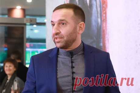 «Потуги Смольянинова выглядят смешно». Фидаров оценил угрозы экс-коллеги. «Осетинский пирог на американский не променяю», — заявил в разговоре с aif.ru актер, министр культуры Северной Осетии Сослан Фидаров. И рассказал, как относится к словам иноагента Артура Смольянинова*.