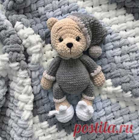 Мишка и зайка в пижаме 

 Пряжа YarnArt Dolce (https://vk.com/album-180151698_261700028)
 Крючок 3,5 мм Глазки 6 мм, нос-бисер, нитки мулине для пришивания. 
 Условные обозначения: вп- воздушная п бн-столбик без накида ссн-столбик с 1 накидом сбн- столбик без накида стсн- столбик с 2-мя накидами сс- соединительный столбик
