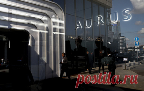 Минпромторг обсуждает с &quot;Газпромом&quot; развитие бренда Aurus. Вице-премьер - глава Минпромторга ранее сообщил, что у Aurus есть идеи по использованию бренда в выпуске одежды, климатической техники, бизнес-джетов и яхт