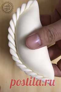 Shaping the cake is very beautiful