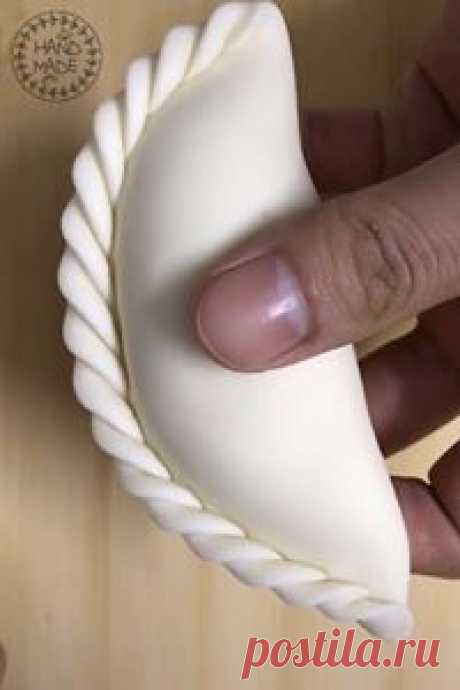 Shaping the cake is very beautiful