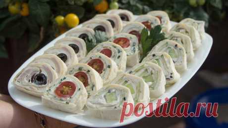 Szybkie przekąski – tortillowe wariacje Pełny opis wraz ze składnikami oraz przepisem, znajdziesz na naszym blogu :)https://fajerki.pl/2019/07/23/szybkie-przekaski-tortillowe-wariacje/Blog: https://f...