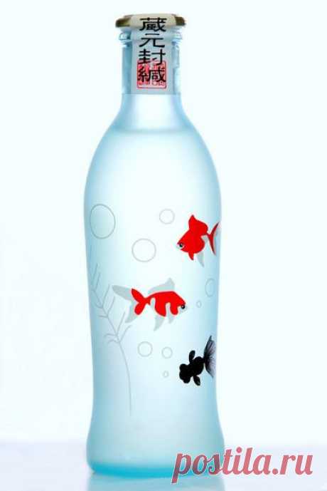 В Японии с большой фантазией подходят к упаковке товаров. Так помимо традиционных бутылок саке можно найти самые невероятные бутылки разных форм и расцветок / Speleologov.Net - мир кейвинга